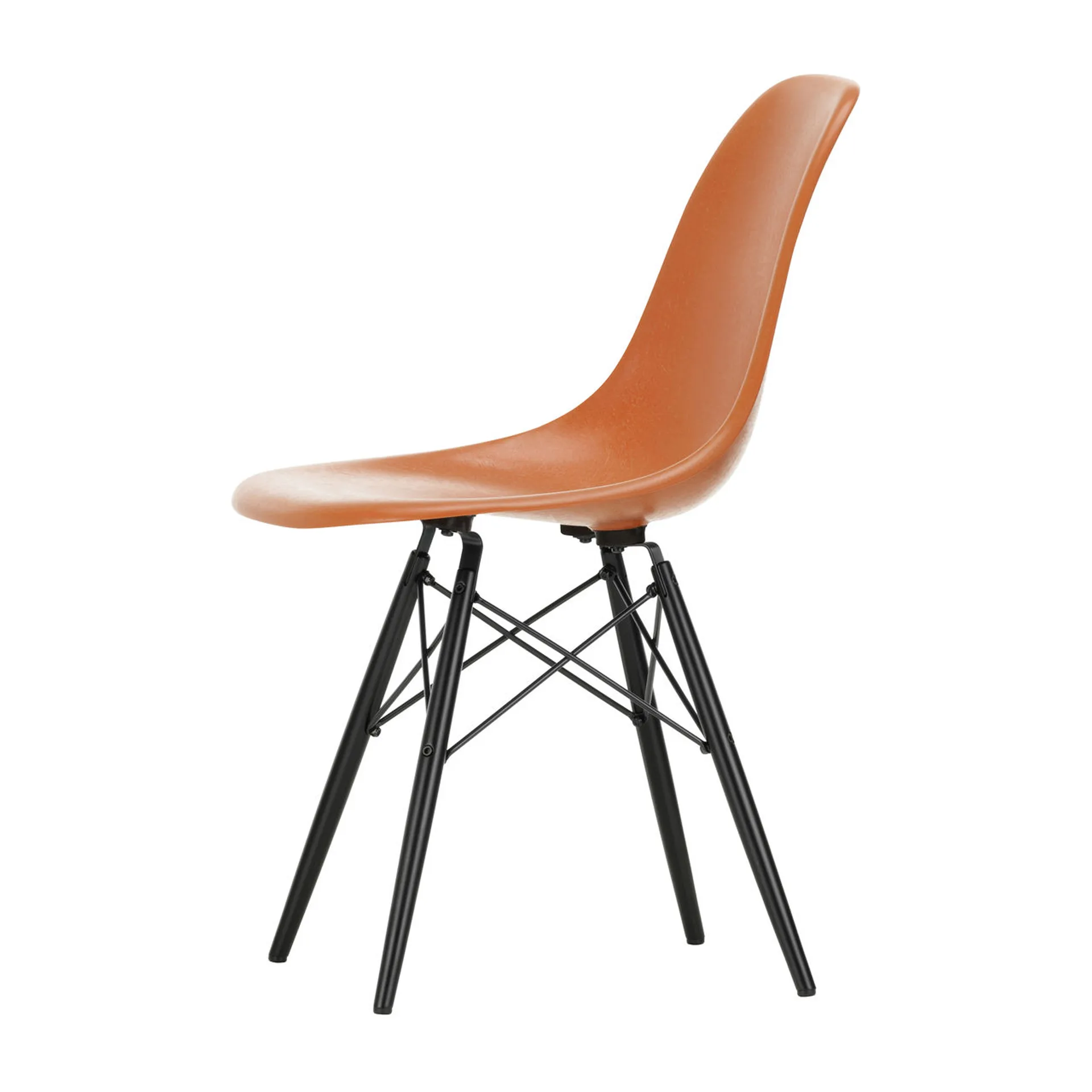 Eames Fiberglass Chairs DSW stol, red orange, svartbeiset lønnben Vitra