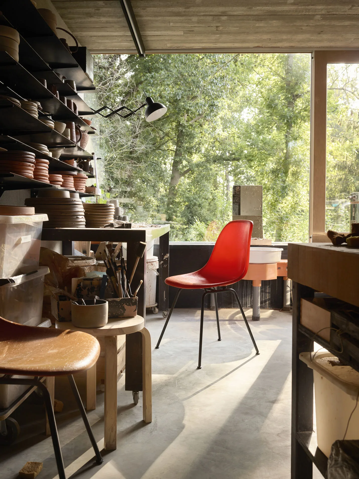 Eames fiberglass chairs DSX stol, Classic red-Black Vitra