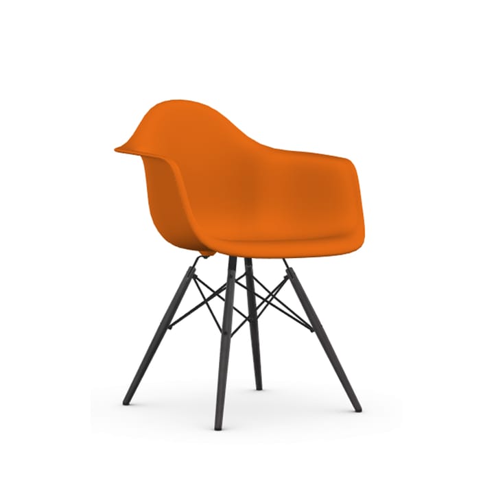 Eames Plastic Armchair RE DAW stol - 43 rusty orange-svart lønn - Vitra