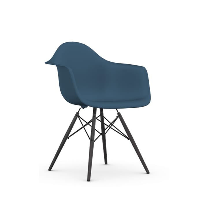 Eames Plastic Armchair RE DAW stol - 83 sea blue-black lønn - Vitra