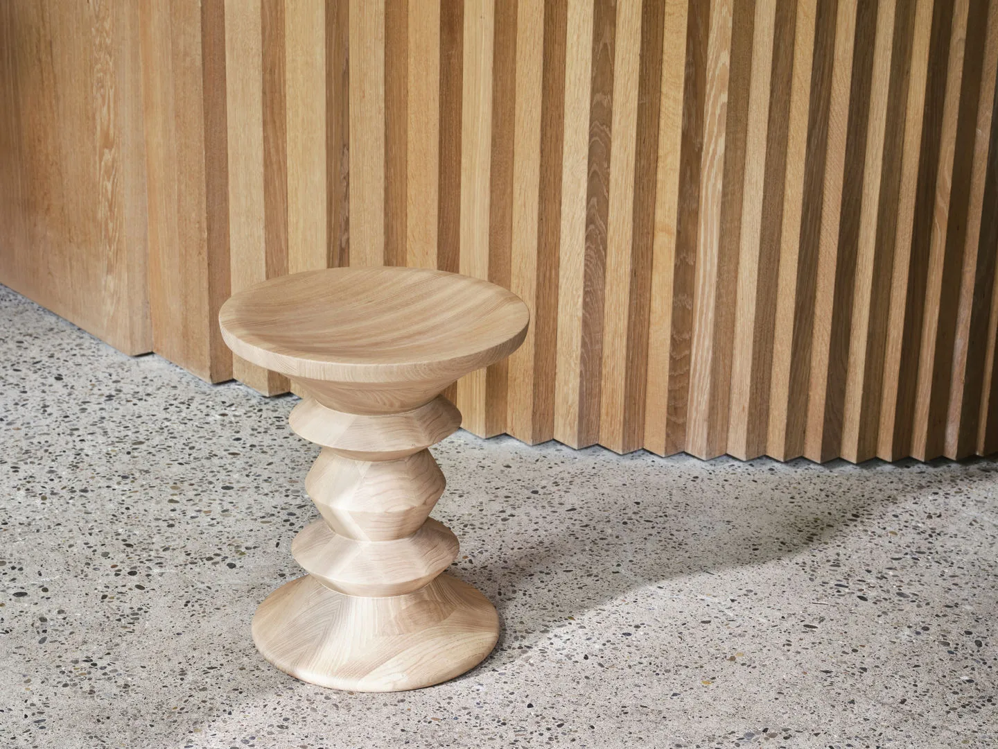 Eames Stool rund krakk modell A, Natural kastanje, Ø33x38 cm Vitra