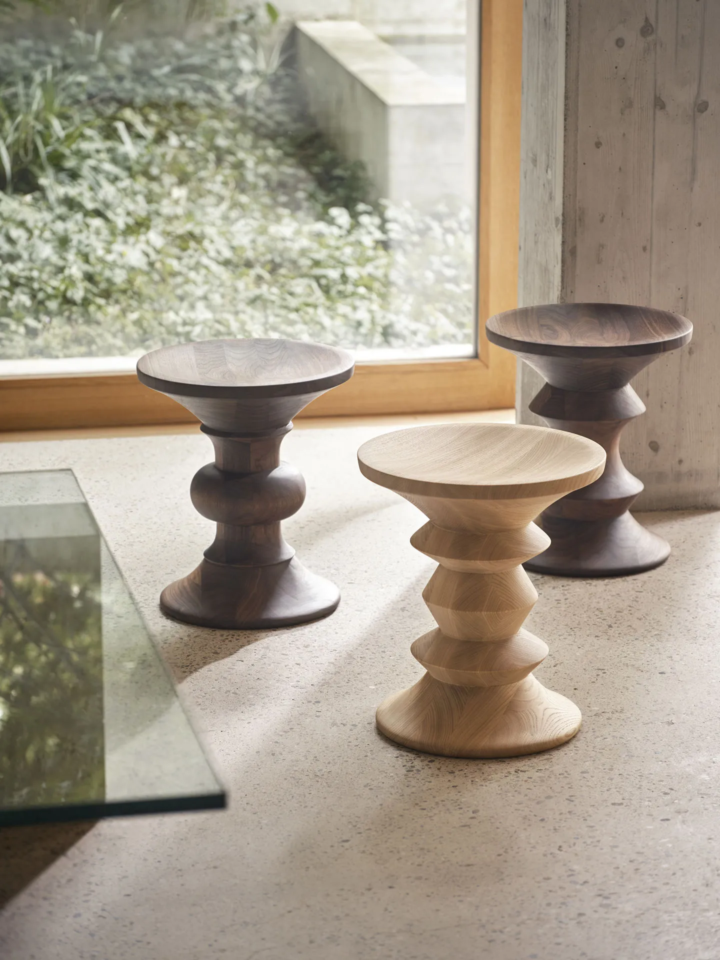 Eames Stool rund krakk modell A, Natural kastanje, Ø33x38 cm Vitra