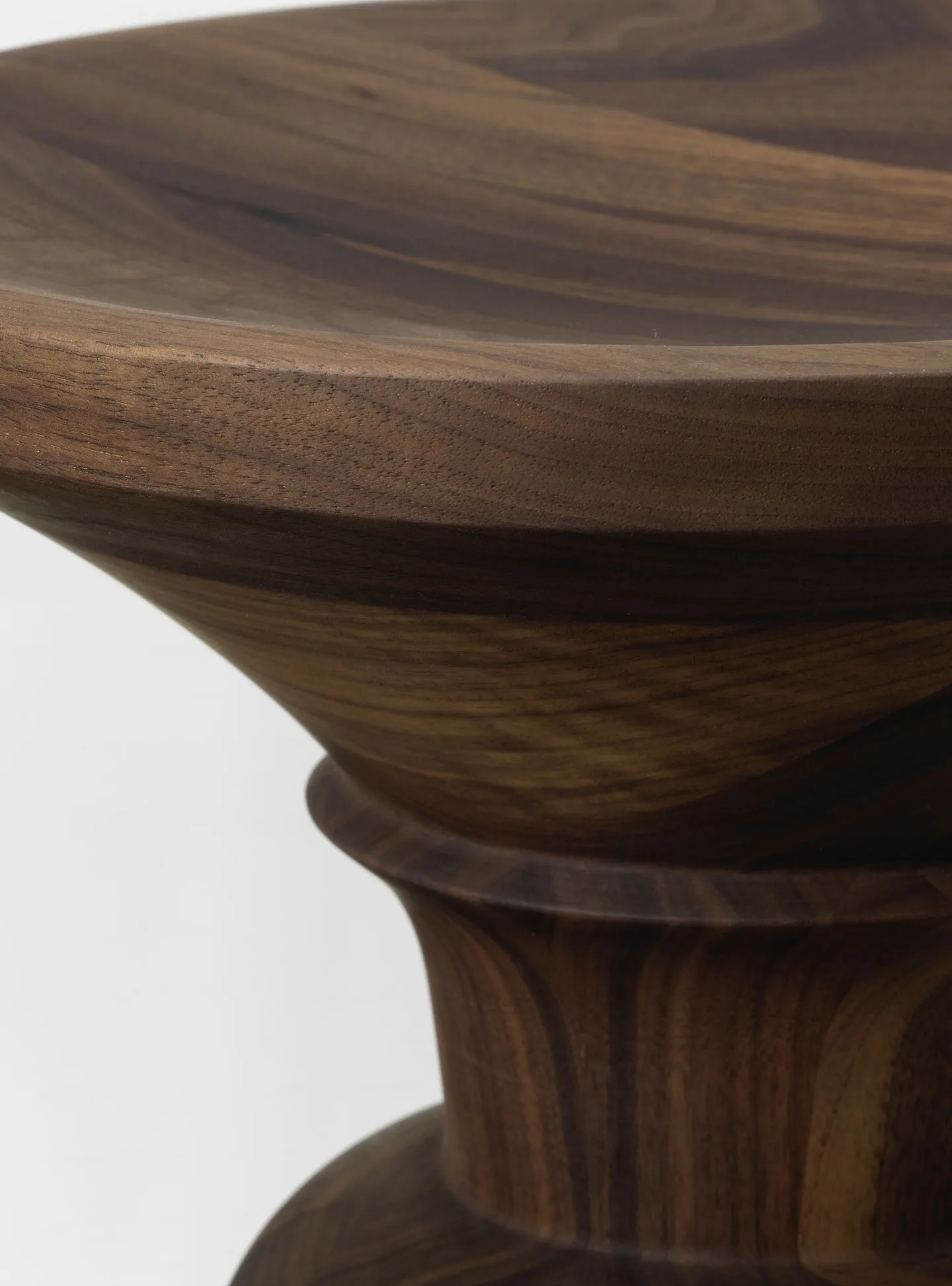 Eames Stool rund krakk modell B, Dark valnøtt, Ø33x38 cm Vitra