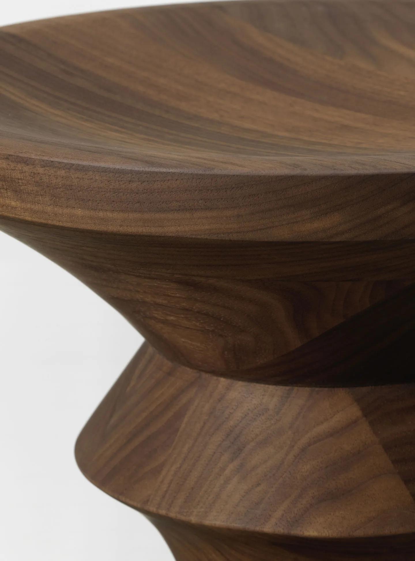 Eames Stool rund krakk modell C, Dark walnut, Ø33x38 cm Vitra