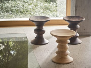 Eames Stool sittekrakk modell B - Dark valnøtt - Vitra