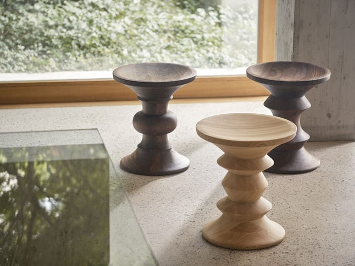 Eames Stool sittekrakk modell B, Dark valnøtt Vitra