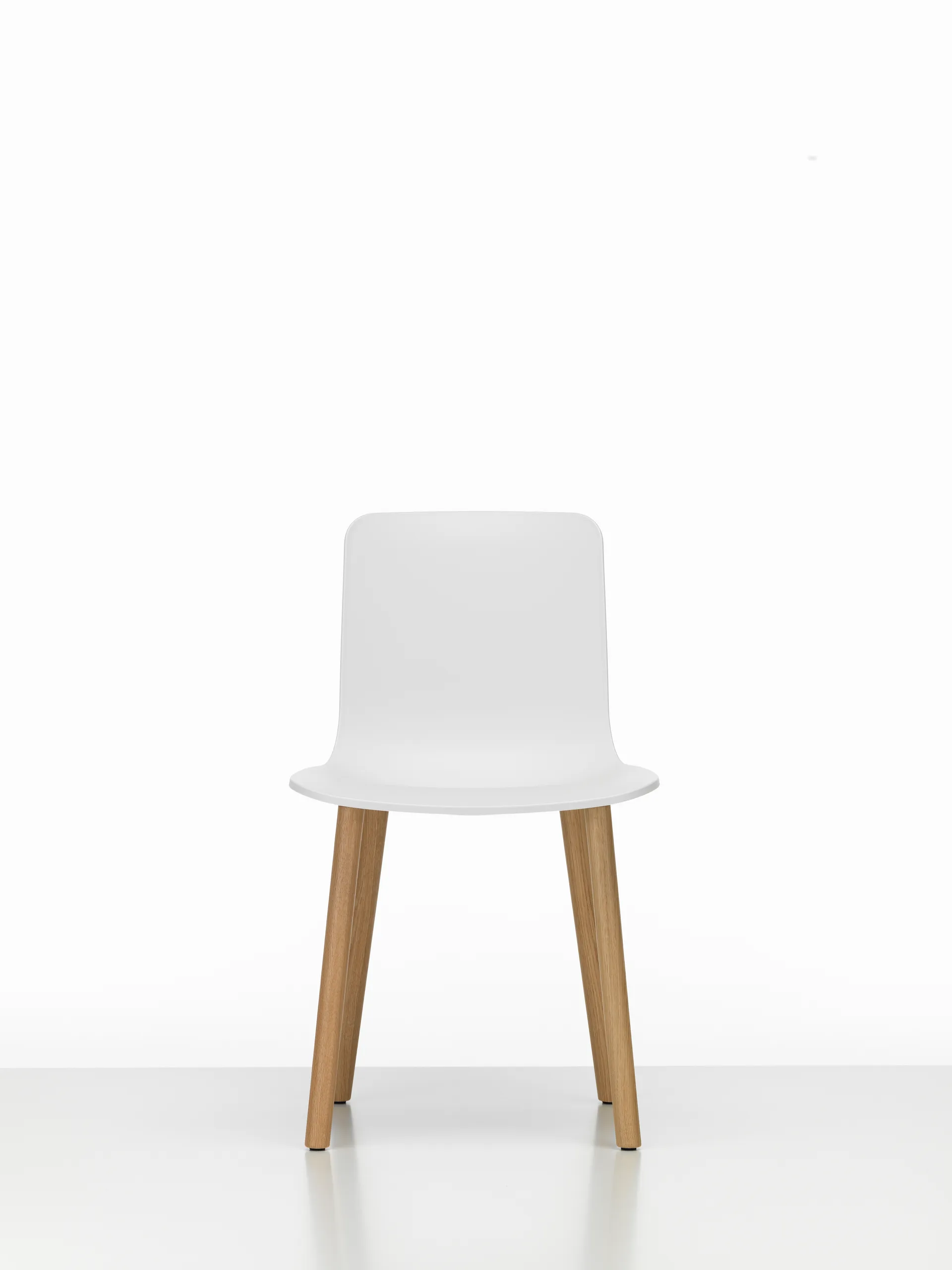 HAL RE wood stol, Cotton white-natural oak Vitra