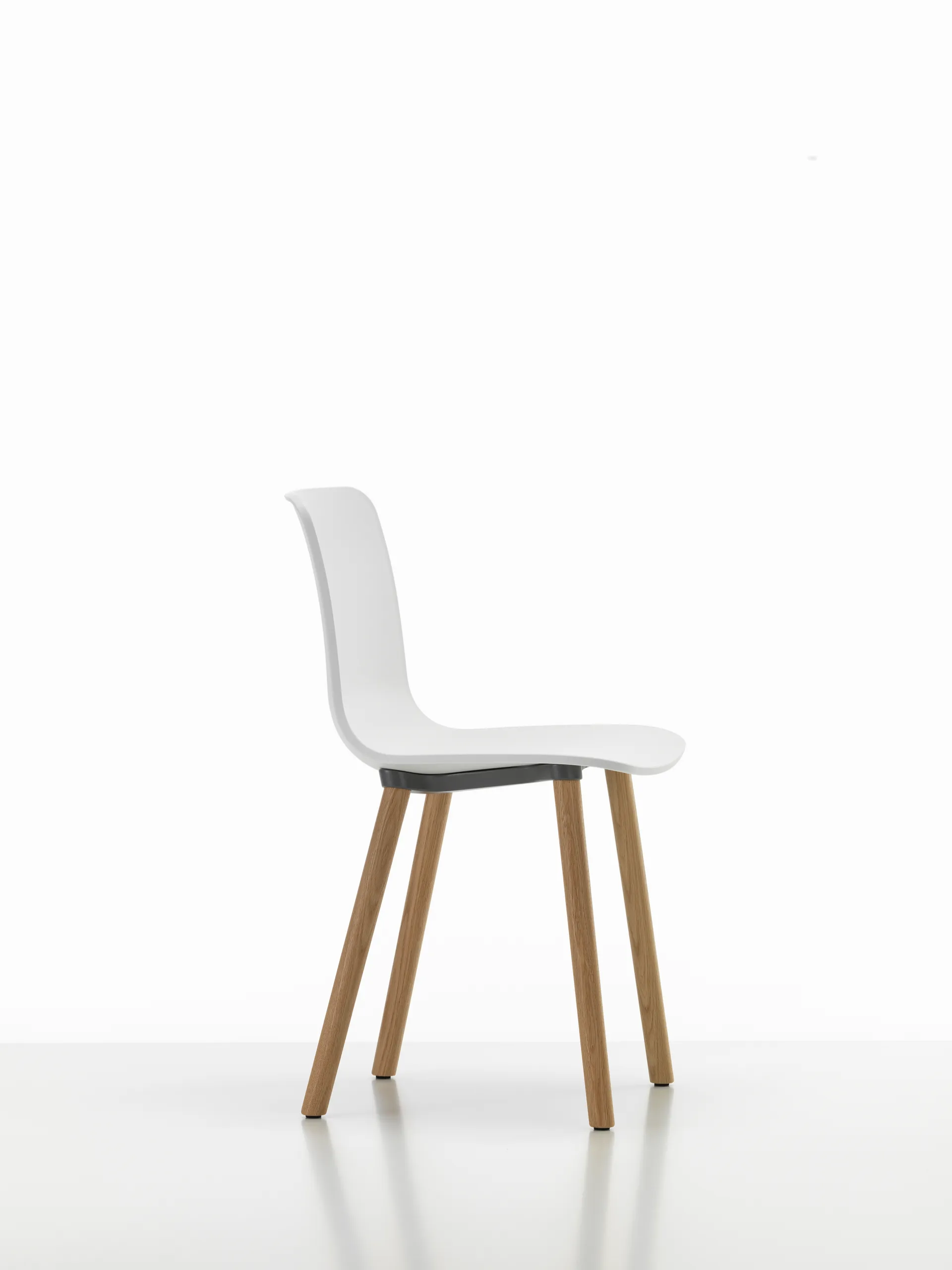 HAL RE wood stol, Cotton white-natural oak Vitra