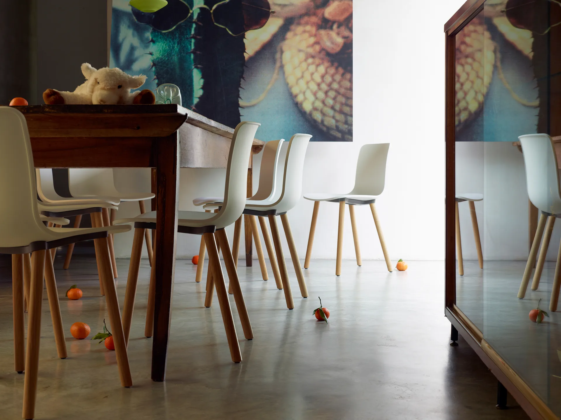 HAL RE wood stol, Cotton white-natural oak Vitra