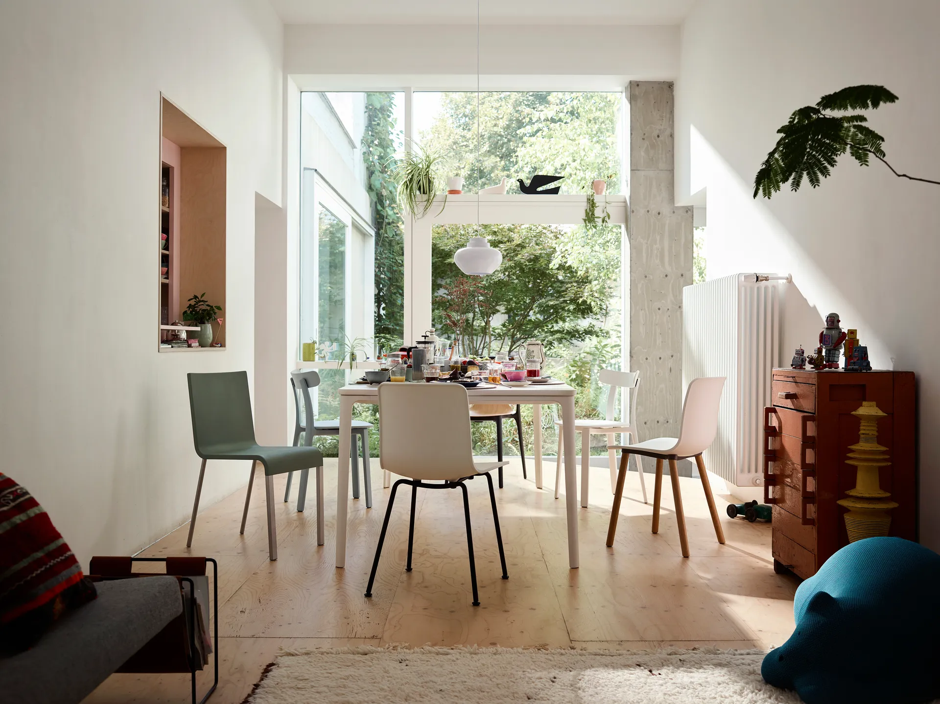 HAL RE wood stol, Cotton white-natural oak Vitra