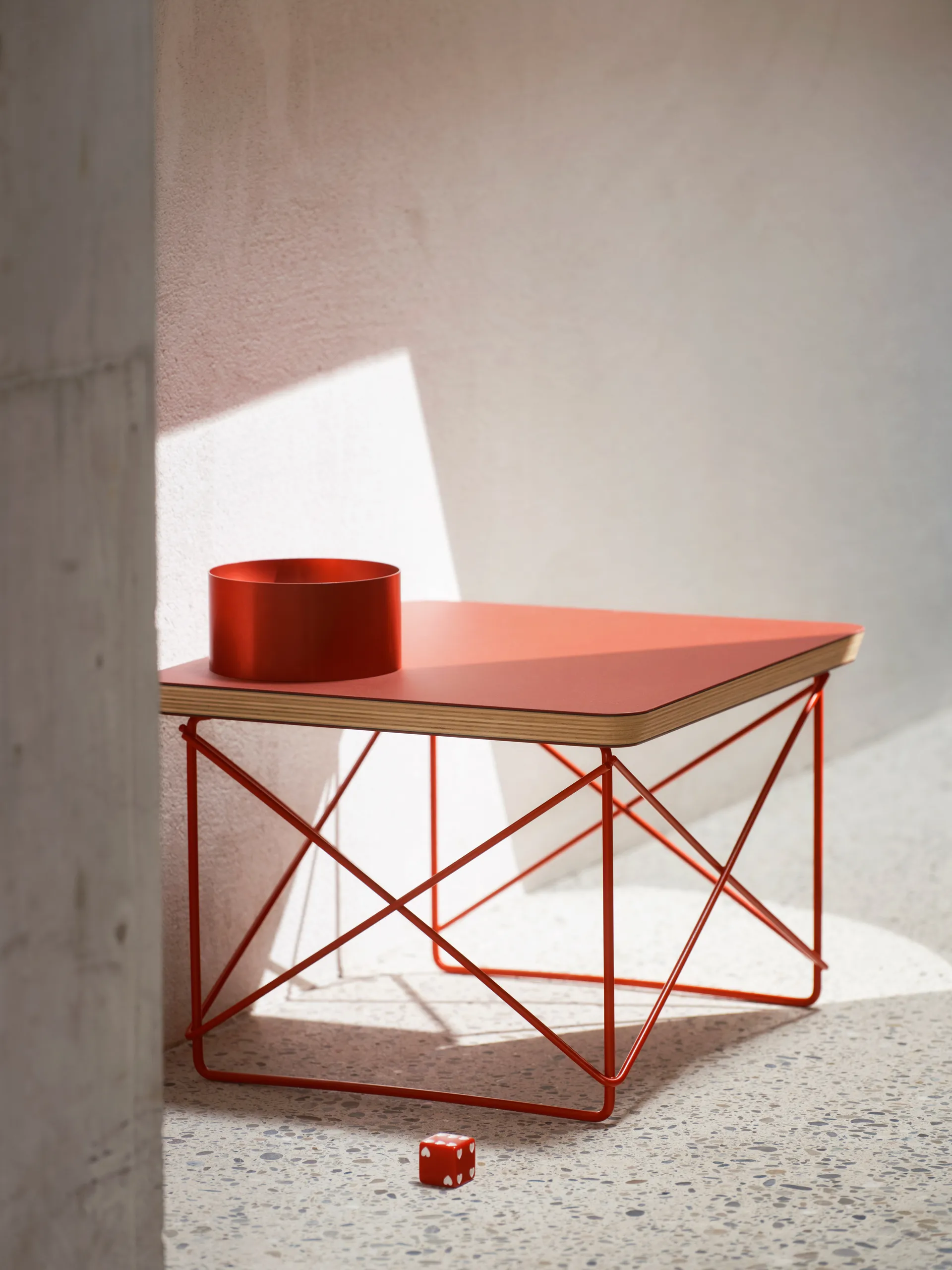 LTR occasional table sidobord, Linoleum dark brick-eames classic red Vitra