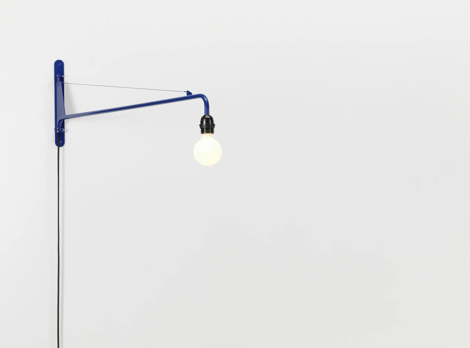 Petite Potence vegglampe, Bleu marcoule Vitra