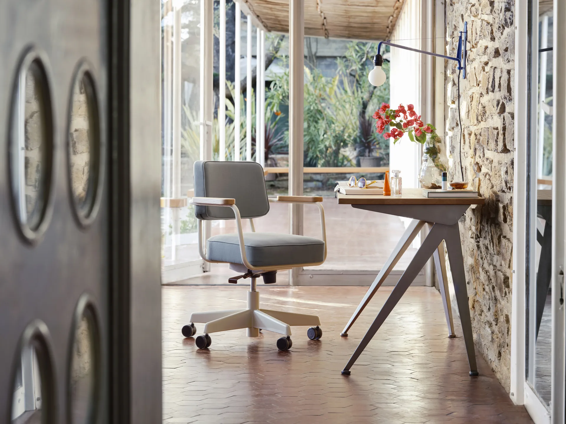 Petite Potence vegglampe, Bleu marcoule Vitra