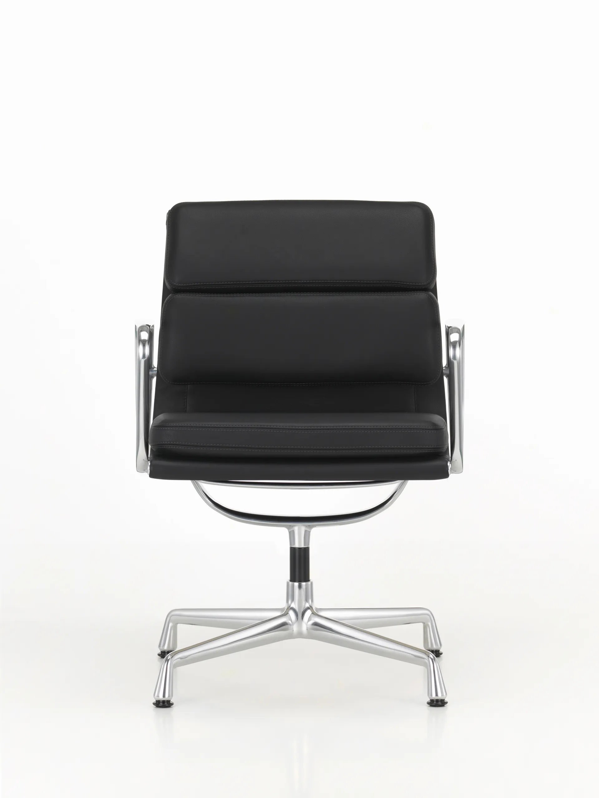 Soft Pad Chair EA 208 classic height polerat krom, Lær L50 Nero (filttupper) Vitra