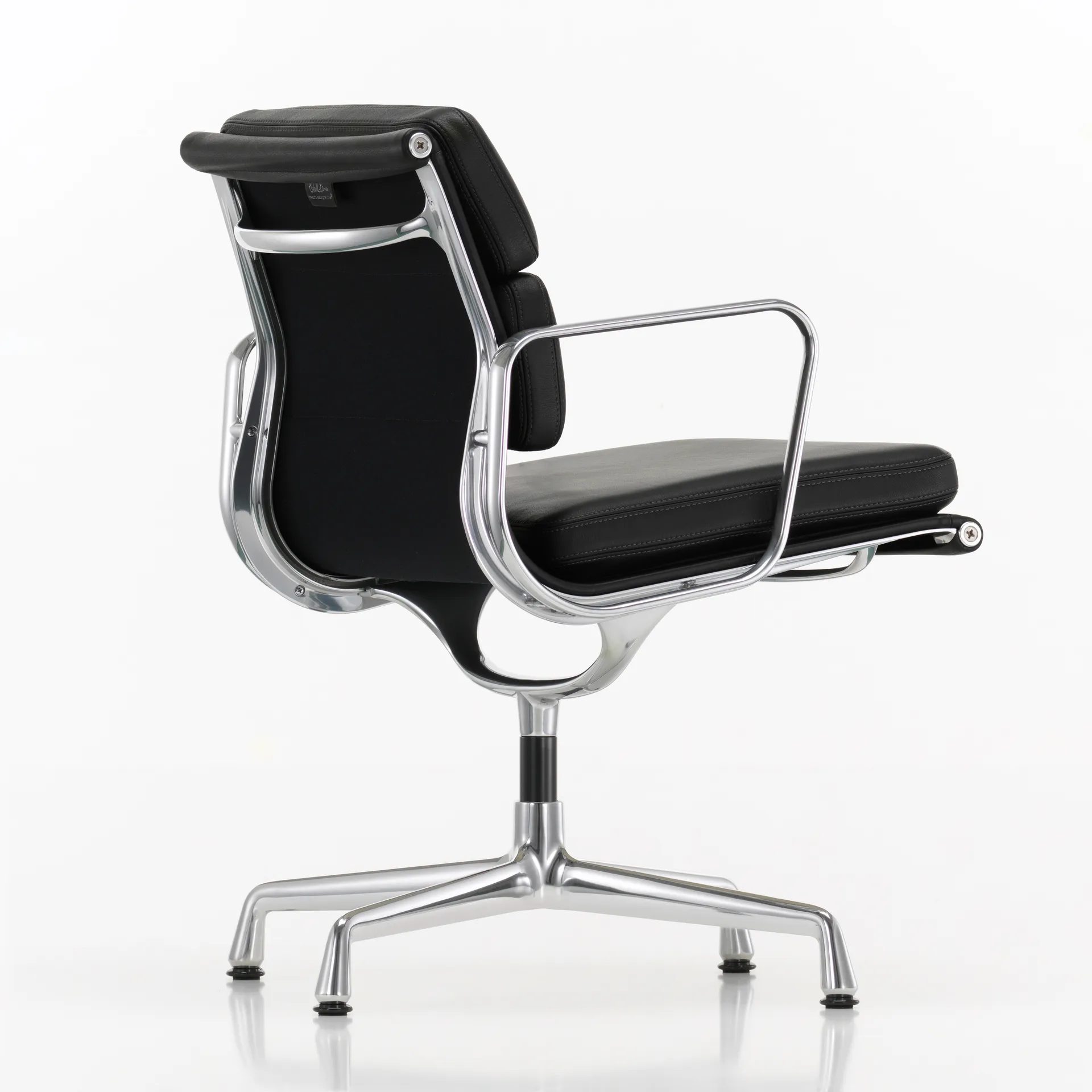 Soft Pad Chair EA 208 classic height polerat krom, Lær L50 Nero (filttupper) Vitra