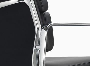 Soft Pad Chair EA 208 classic height polerat krom - Lær L50 Nero (filttupper) - Vitra