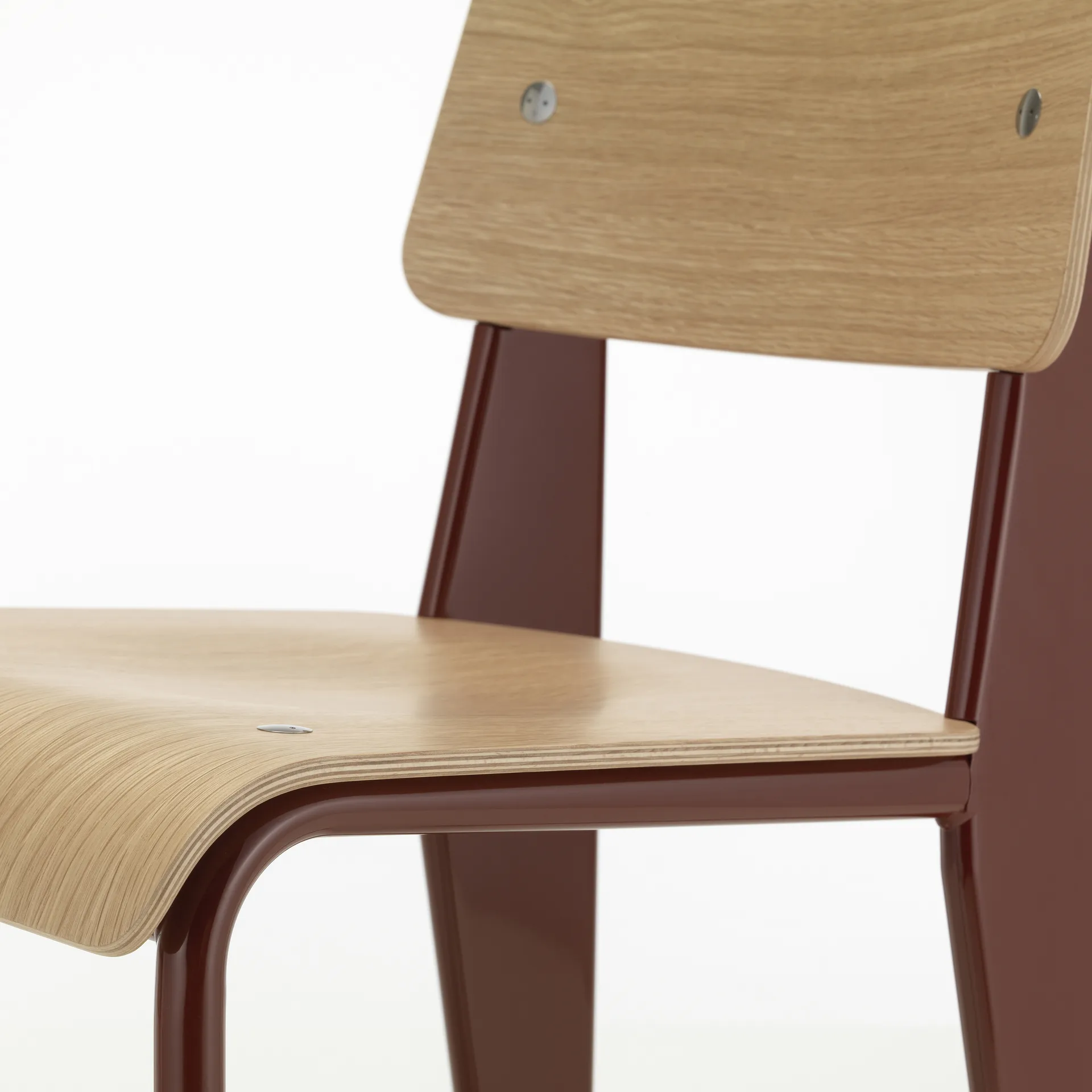 Standard stol, eik natur, japanese red understell Vitra