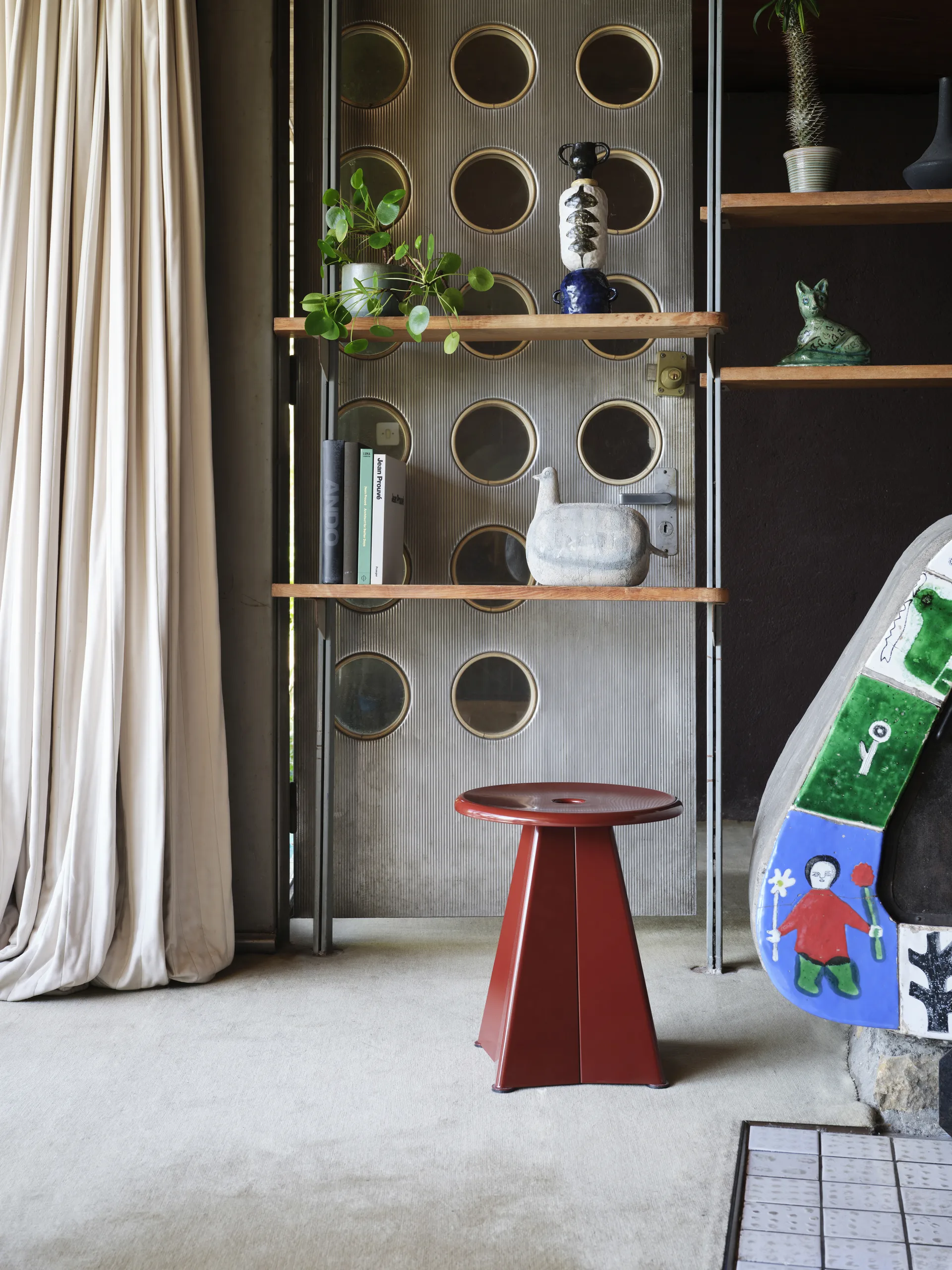 Tabouret Métallique rund krakk, Japanese red, Ø38x44,5 cm Vitra