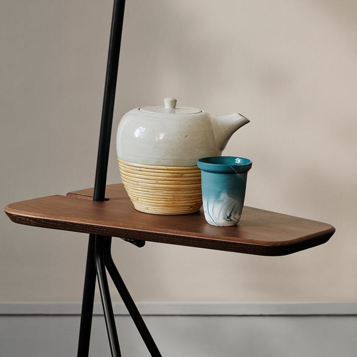 Cone gulvlampe, Warm white, teakbord, messingdetaljer Warm Nordic