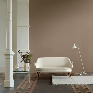 Dwell sofa - 2-seter skinn silk 250 cognac, ben i røkt eik - Warm Nordic
