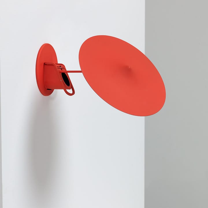 w153 île bordslampe, poppy red Wästberg