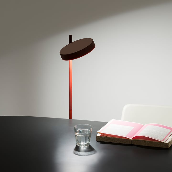 w182 Pastille f2 gulvlampe, oxide red, lang arm Wästberg