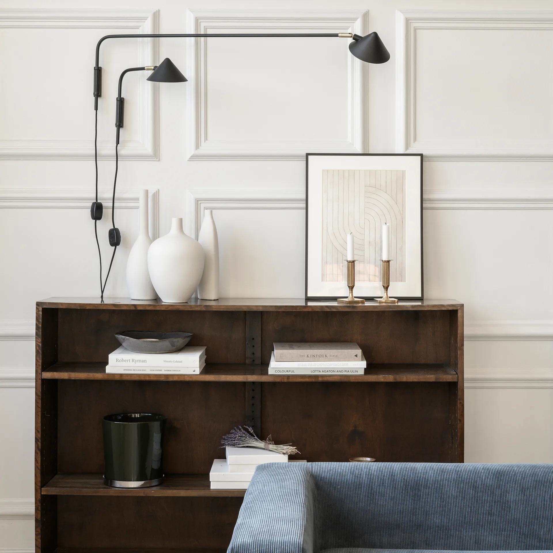 Kelly vegglampe lång arm, Svart-gull Watt & Veke