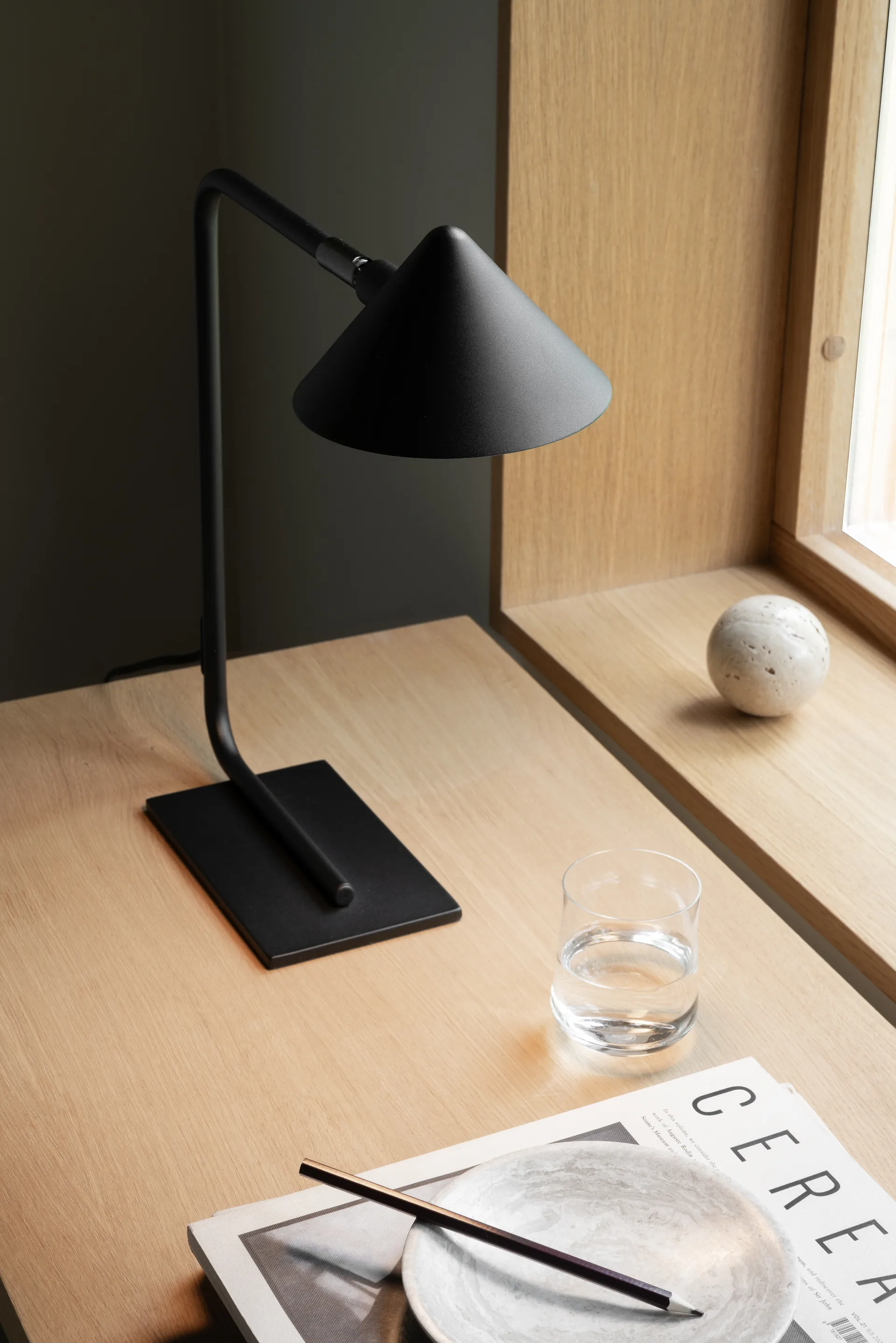 Kuro bordlampe, Black, Ø14x40 cm Watt & Veke