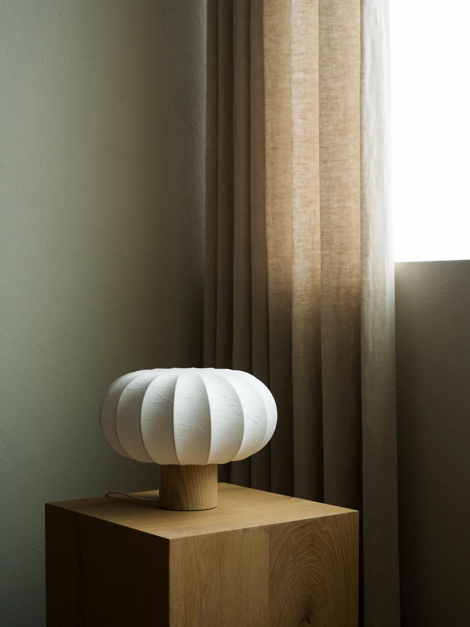 Lunari bordlampe, White-Natural ash, Ø32x24 cm Watt & Veke