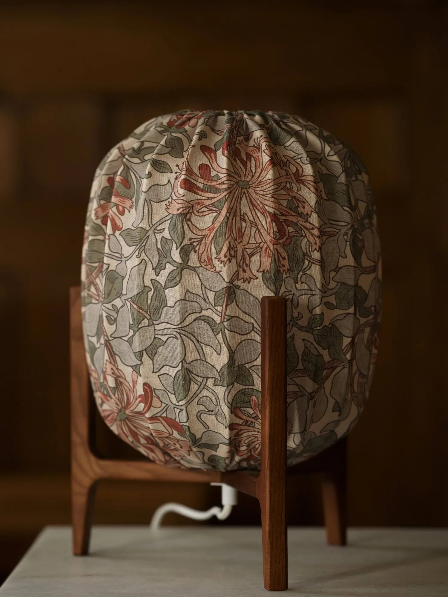 Prisma bordlampe, Dark ash-Honeysuckle beige, Ø27x42 cm Watt & Veke