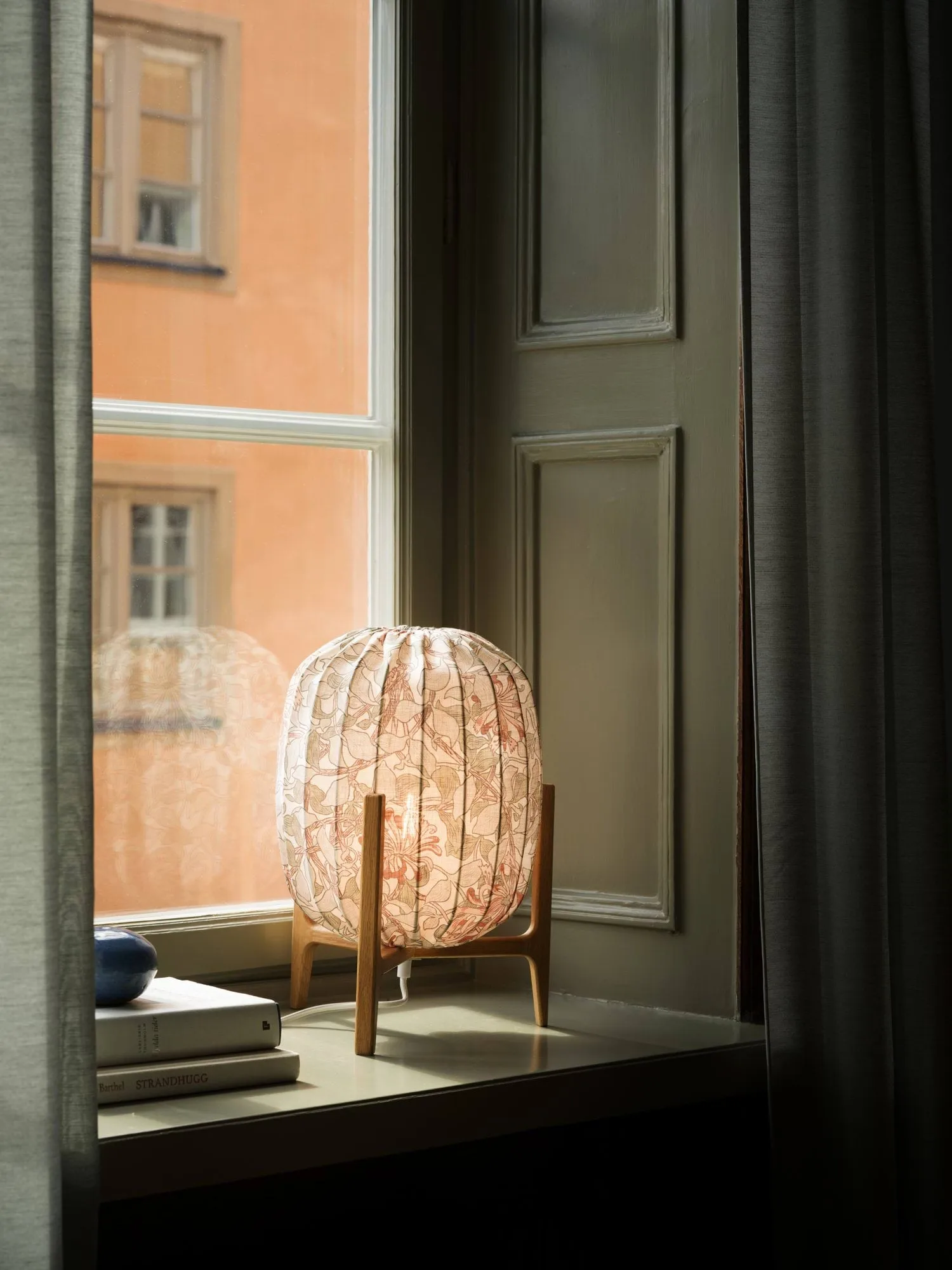 Prisma bordlampe, Oak-Honeysuckle blush, Ø27x42 cm Watt & Veke