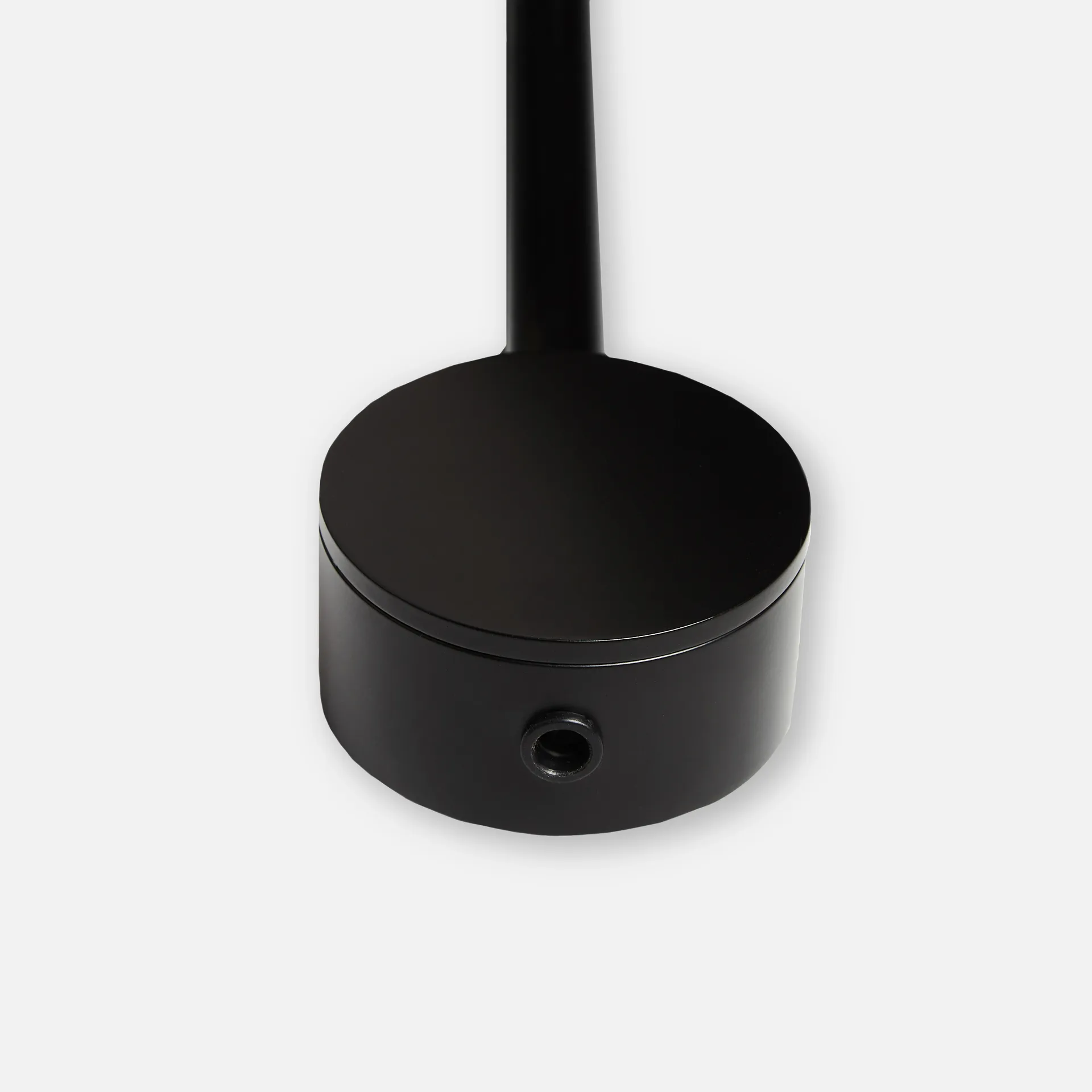 Cono vegglampe, Svart Woud