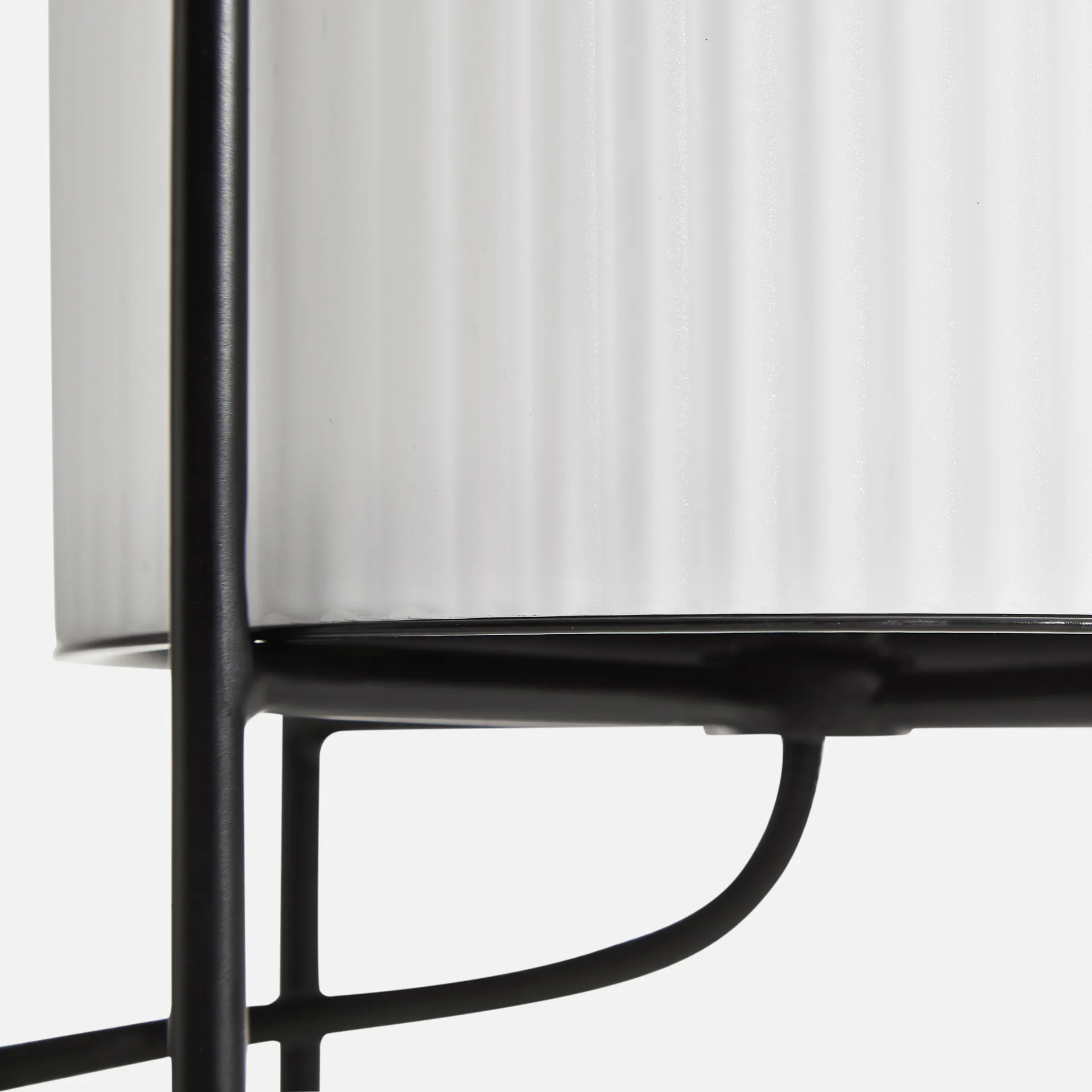 Ghost bordlampe, Svart-hvitt opalglass Woud