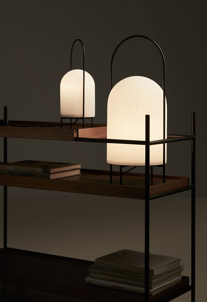 Ghost gulvlampe, Svart–hvitt opalglass Woud