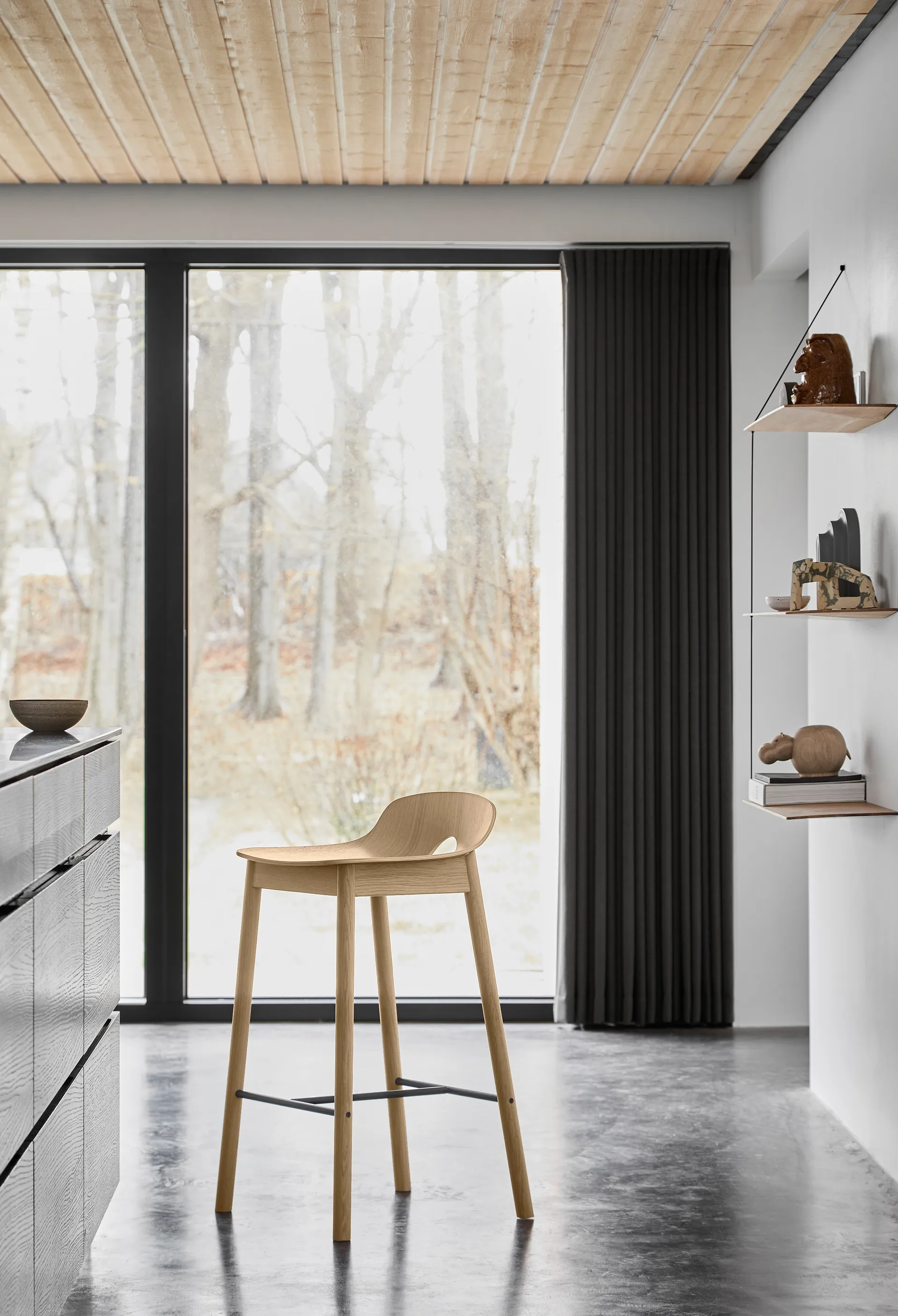 Mono barstol 65 cm, Hvitpigmentert eik Woud