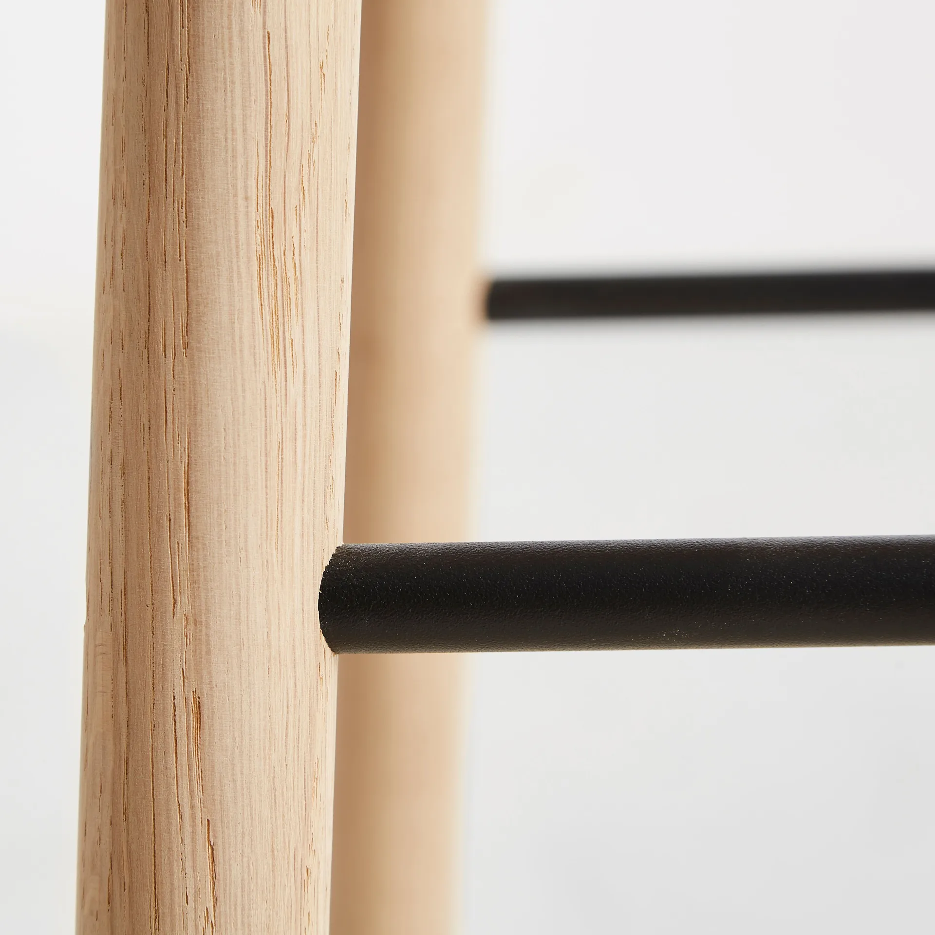 Mono barstol, Hvitpigmentert eik Woud