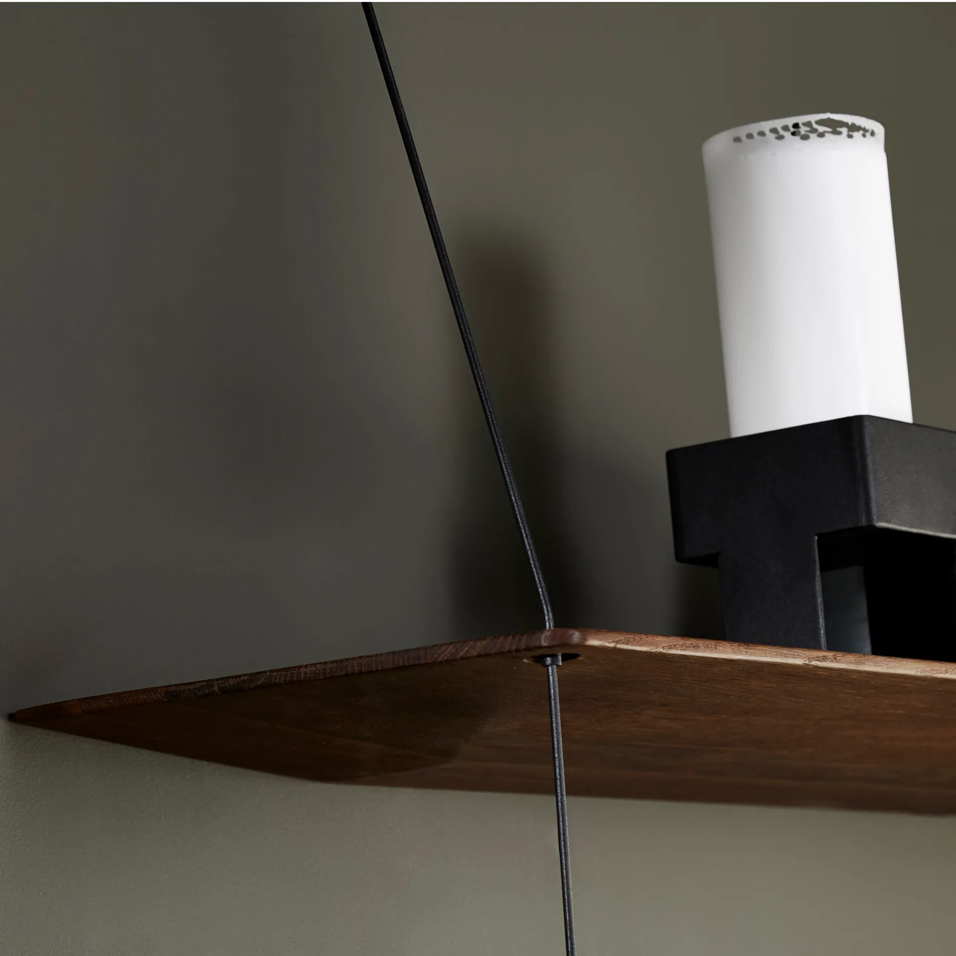 Stedge hylle 80 cm, røkt eik Woud