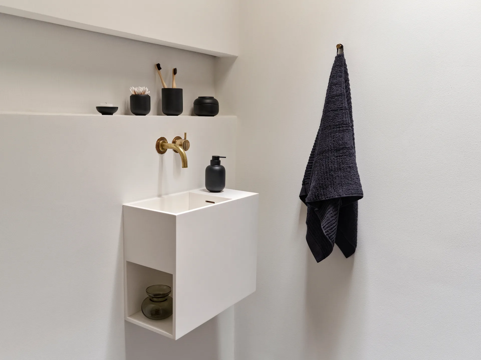 Sensu boks med lokk Ø6,5x9 cm, Black Zone Denmark