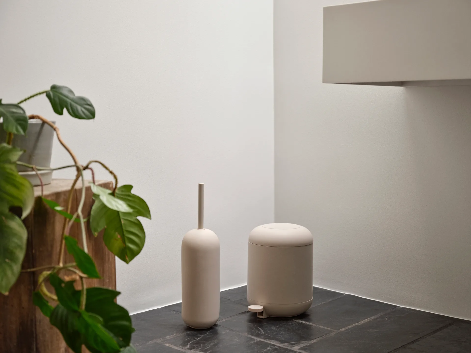 Sensu toalettbørste Ø11,8x41 cm, Sand Zone Denmark