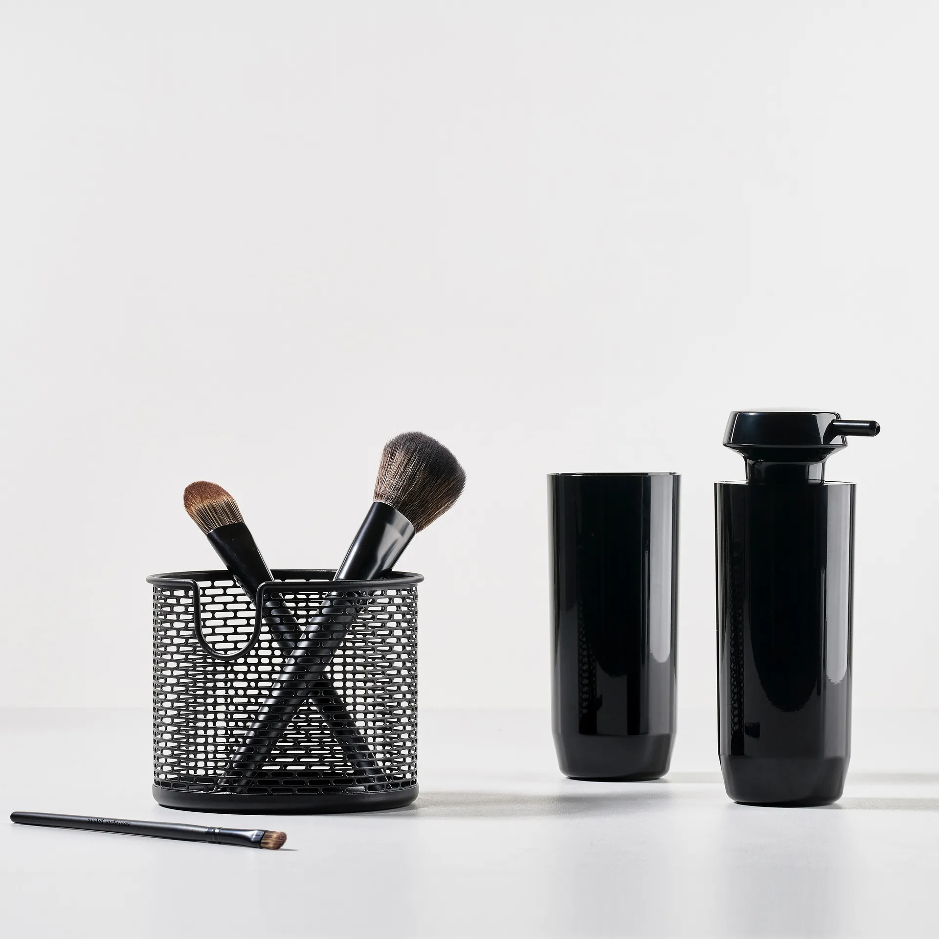 Zone Suii tannbørtseholder 14 cm, Black Zone Denmark