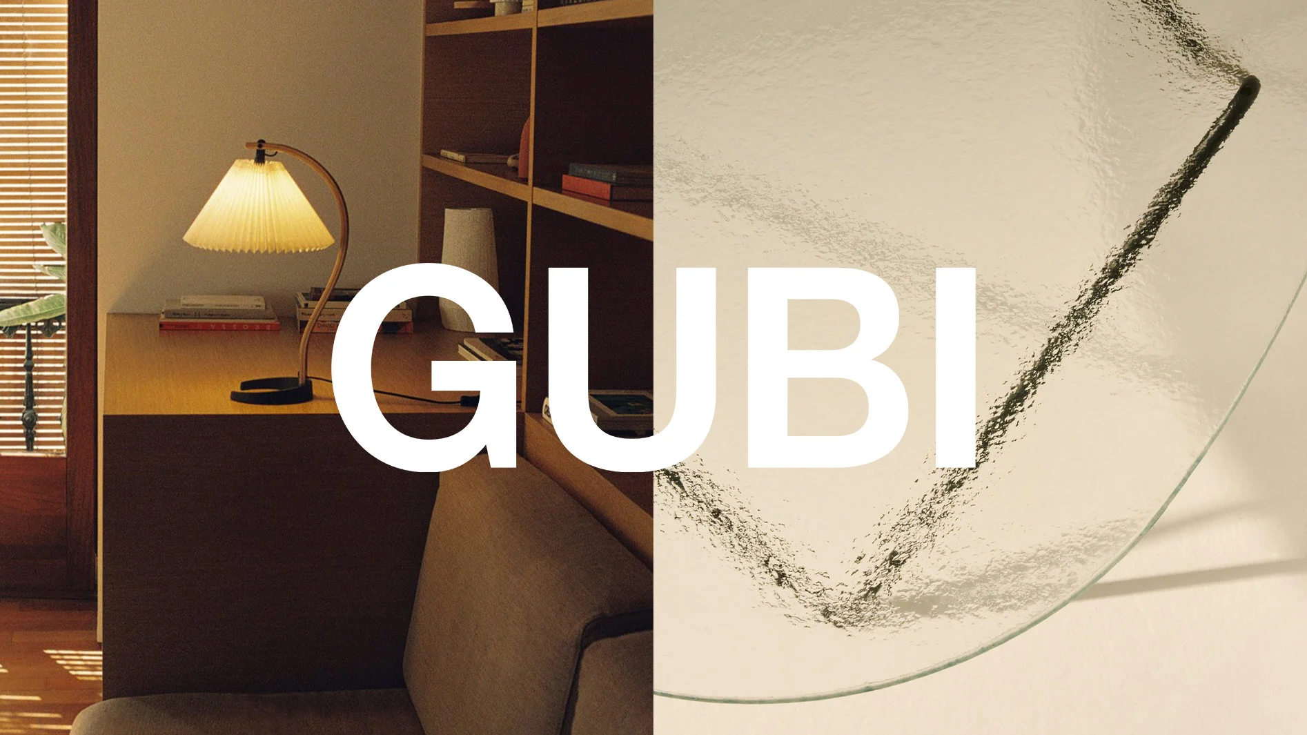 GUBI i hvit tekst over et delt bilde; venstre side viser en plissert lampe på et bord, høyre side viser teksturert glass.