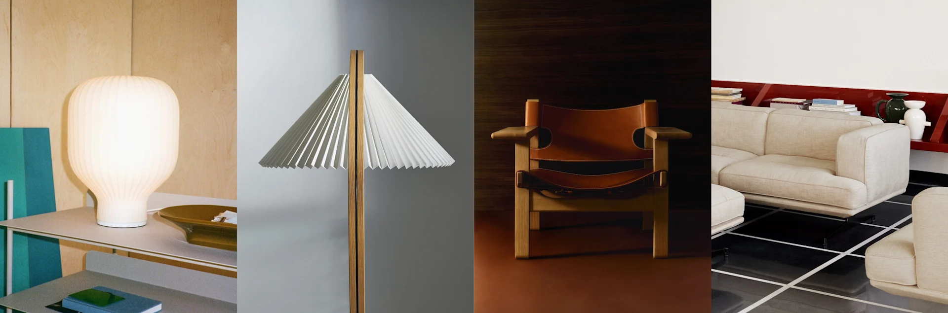 Firesceners bilde: en kremfarget sofa, en hvit ribbet bordlampe, en olivenfarget sofa og en hvit plissert gulvlampe.